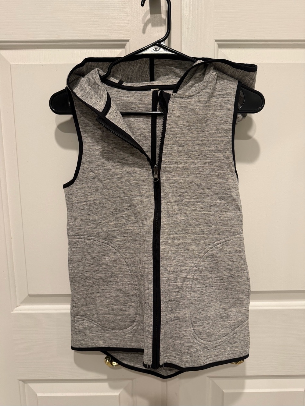 Lululemon grey and black womens vest size 4